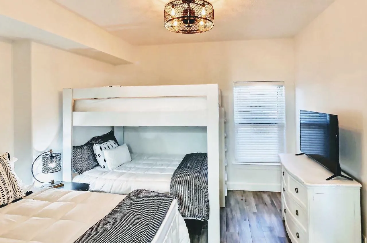 Barefoot Bliss - Beachfront Condo - Sleeps 12 Panama City Beach Apartment