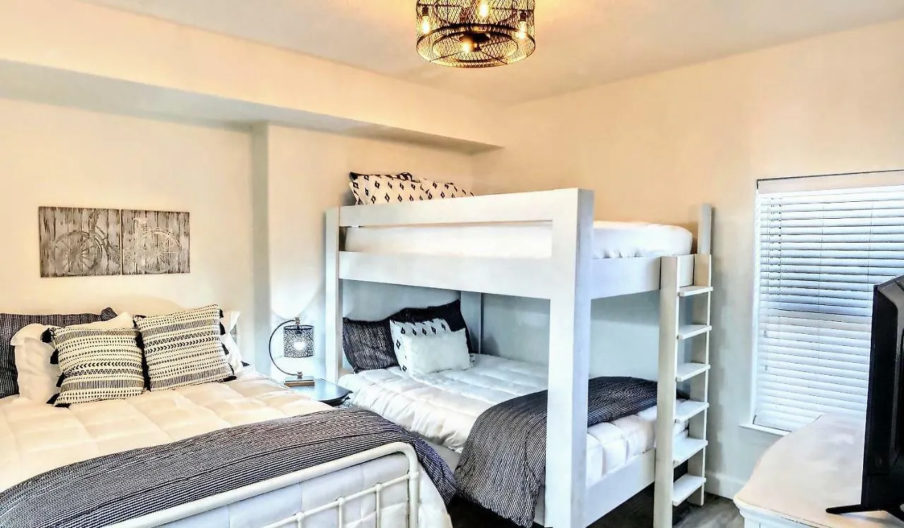 Barefoot Bliss - Beachfront Condo - Sleeps 12 Panama City Beach